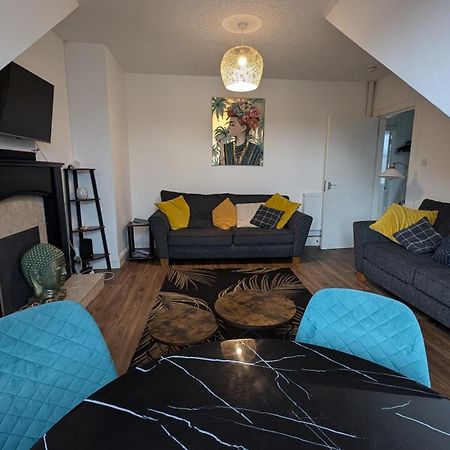 Lovely 2 Bedroom Apartment In Central Location Greenock Exterior photo